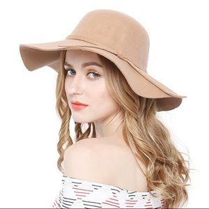 ✨NEW✨floppy hat